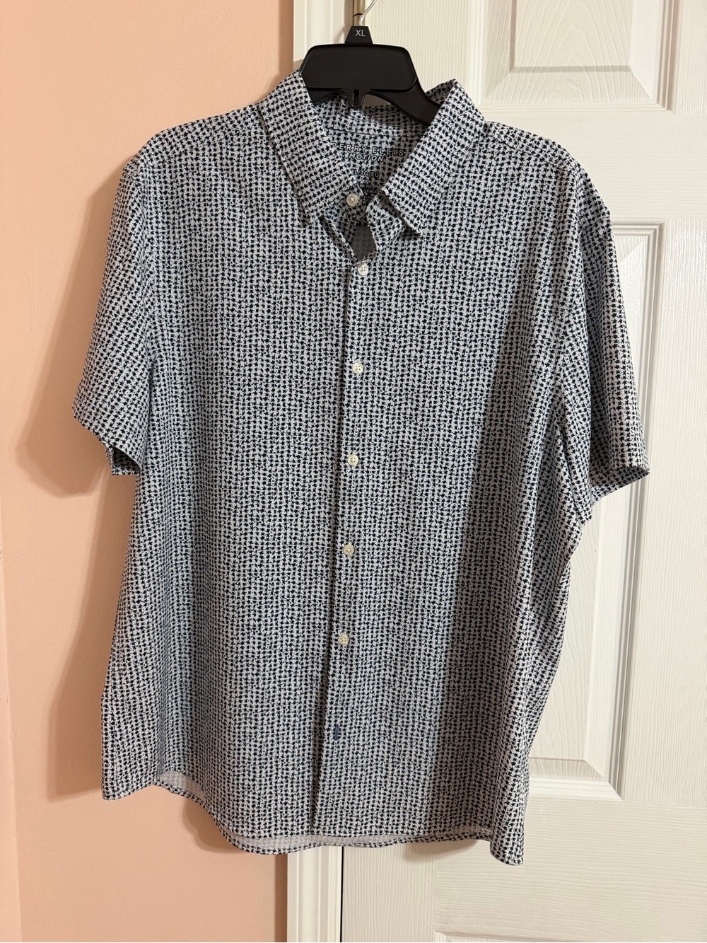 Perry Ellis Short-Sleeve Button-Down Shirt in Navy and White Micro-Pattern